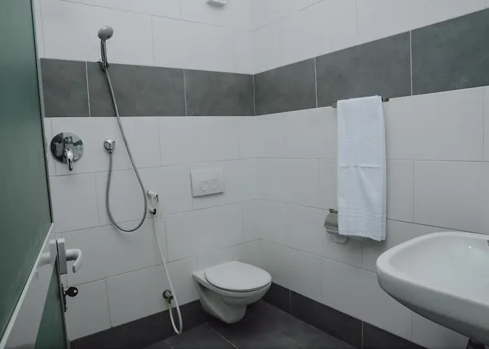 BML Highway Hotel private bathroom